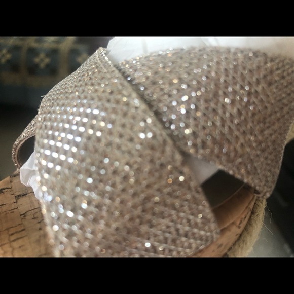 New Guess Shimmery Wedges - Picture 3 of 3